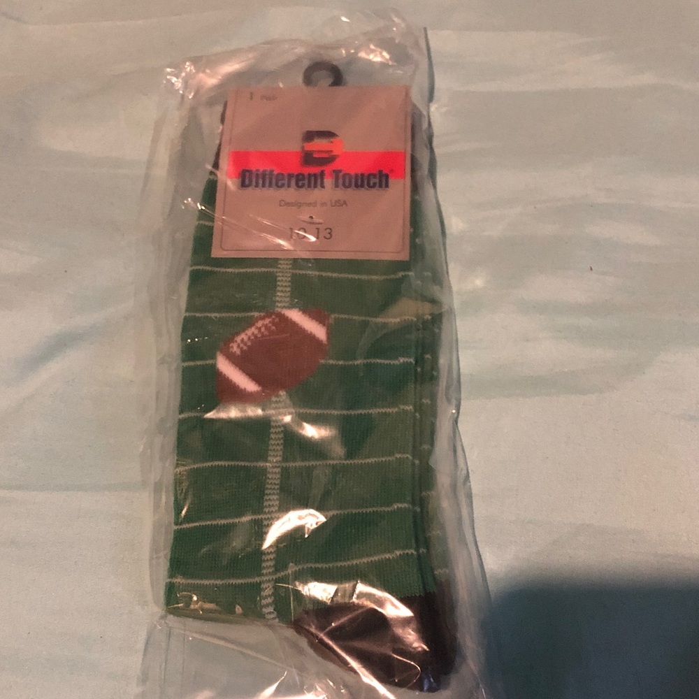 Men's Green Football Dress Socks Size 10-13 New With Defects NWD Different Touch